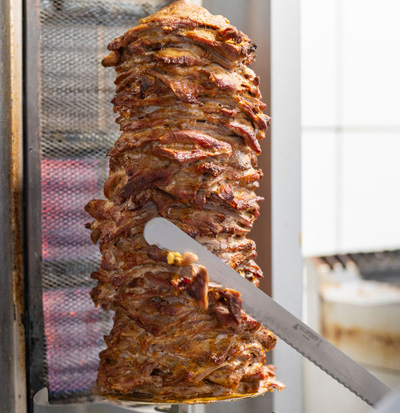 0F.-Aristo-Stavenhagen-Dolmadakia-Bifteki-Gyros-Zaziki-Saganaki-Ouzo-Oktopus-lecker-Souflaki-Grill-griechischer-Wein-Feta-Tarama-Musik-Restaurant-Griechenland