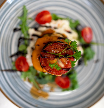 0H.-Aristo-Stavenhagen-Dolmadakia-Bifteki-Gyros-Zaziki-Saganaki-Ouzo-Oktopus-lecker-Souflaki-Grill-griechischer-Wein-Feta-Tarama-Musik-Restaurant-Griechenland