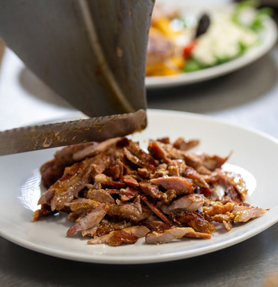 0Ε.-Aristo-Stavenhagen-Dolmadakia-Bifteki-Gyros-Zaziki-Saganaki-Ouzo-Oktopus-lecker-Souflaki-Grill-griechischer-Wein-Feta-Tarama-Musik-Restaurant-Griechenland